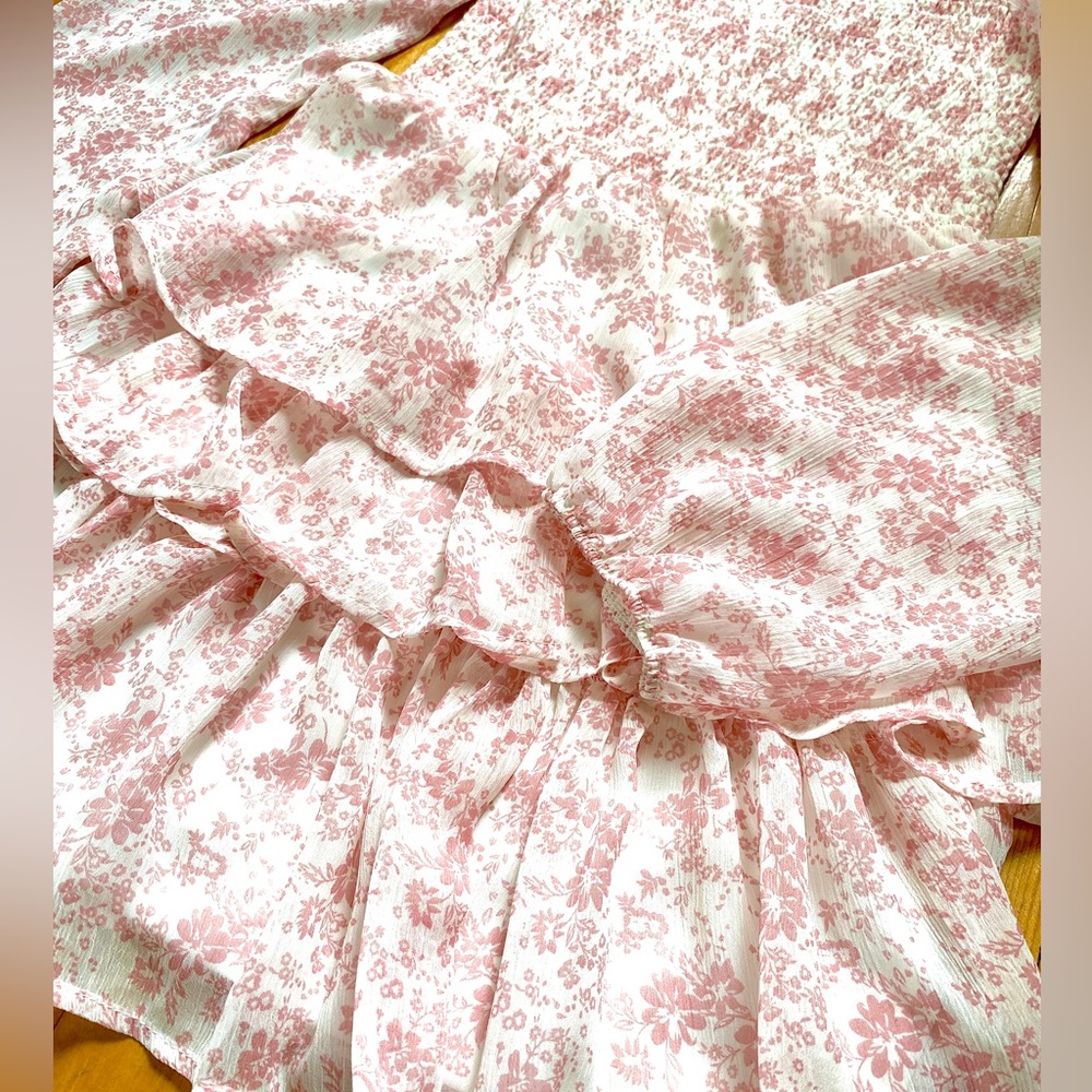 Madden NYC Pink and White Puffy Long Sleeved Dress- Juniors XS - Picture 2 of 3